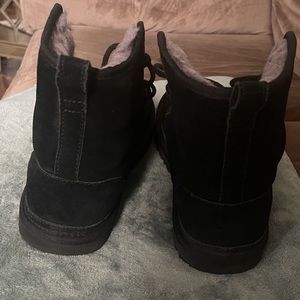 Black chukka men Uggs  size 10 in good condition